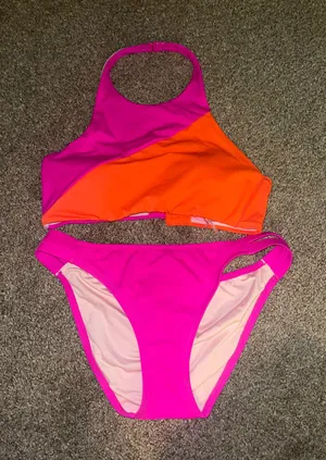 Bikini Size L thumbnail 1