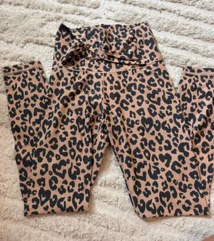 Offline by aerie cheetah leggings thumbnail 1