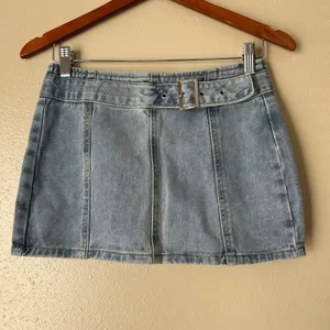 PrettyLittleThing Y2K Denim Buckle Micro Mini Skirt US Size 4 thumbnail 2