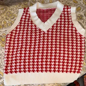 Red Houndstooth Vest Size M thumbnail 1