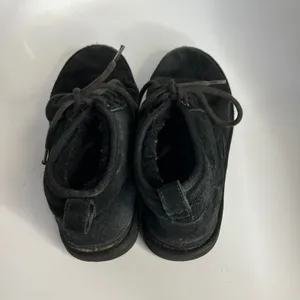 UGG black‎ suede Neumel chukka boots women's size 6 trendy cozy winter casual thumbnail 5