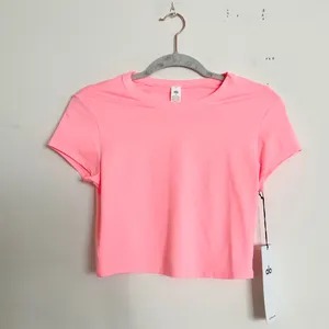 Alo Yoga Alosoft Crop Finesse Short Sleeve Neon Bubblegum M thumbnail 2