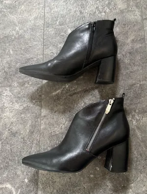 Marc Fisher Black Leather Zip Up Boots With Heel Booties Size 8 thumbnail 1