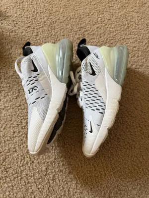 Nike Air Max Women’s 270 thumbnail 2