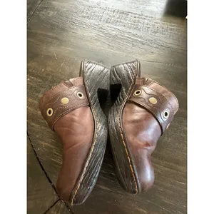 BOC Born Concept Telesto Z22423 Brown Leather Clogs Mules Women's 8M StuddedGUC thumbnail 4