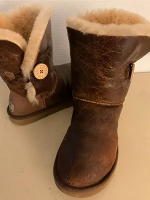 UGG women brown leather distressed Bailey button short classic boots US 7 thumbnail 2