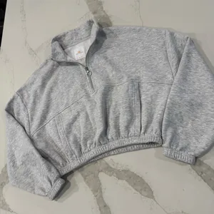 Lazy Sunday Half Zipped Cropped Sweatshirt Women’s Large Heather Gray Athleisure thumbnail 5