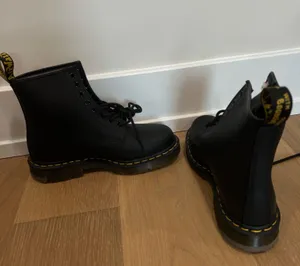 Dr. Martens thumbnail 3