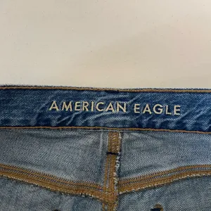 EUC American Eagle women’s medium‎ wash distressed hem short jeans size 4 thumbnail 7