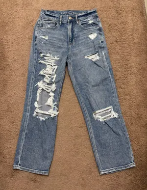 NWT American Eagle Medium Wash Boyfriend Jeans thumbnail 1