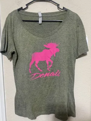 Next Level Alaska‎ T-Shirt Denali National Park Pink Moose Graphic shirt Women’s L thumbnail 1
