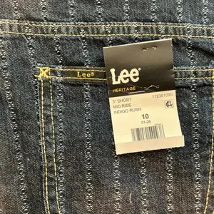 NWT Lee Shorts Mid Rise Indigo Rush Size 10 Striped Denim Shorts thumbnail 5