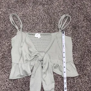 Boutique Mable light gray tie front crop top Small thumbnail 4