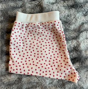 Shein Sleep Shorts White with Red Hearts M thumbnail 2