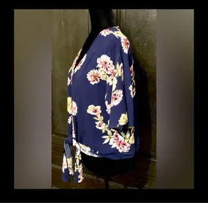 LUQ Navy Floral Tie-Up Blouse - size XSmall ***Refer to measurements. Gently warn & loved. Measurements approximately 20” from armpit to armpit x 20” long. Non-smoking home. priced to sell at as is condition. Don’t like my price, make reasonable offer! And thank you for checking my closet. thumbnail 2
