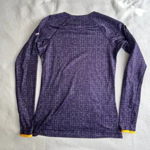 Nike Pro Women's Size‎ Medium Long Sleeve Geometric Print Athletic Top Purple thumbnail 7