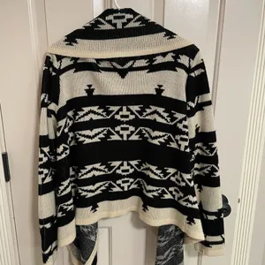 Moon Collection Aztec Print Black & Cream Chunky Knit Cardigan L thumbnail 12