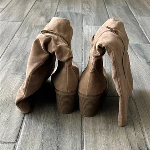 Universal Threads Tan Heeled Boots thumbnail 6