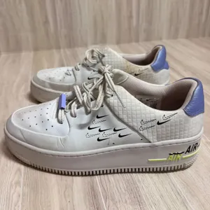 Nike Air Force 1 Sage Low LX White Psychic‎ Blue Volt CU4770-100 Womens 9 thumbnail 2
