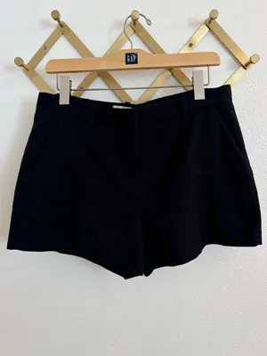 Abercrombie & Fitch Sloane Black High-Waist Tailored Shorts thumbnail 3