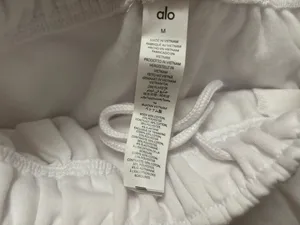🤍✨Cropped Accolade Crewneck & Shorts Set – White (Size M) thumbnail 5