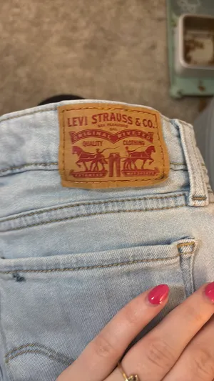 Levi’s 711 Skinny Jeans thumbnail 2
