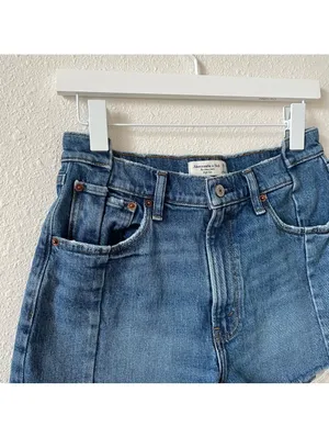 Abercrombie & Fitch The Mom Short High Rise Size 28 / 6 Denim Cutoff Festival thumbnail 3