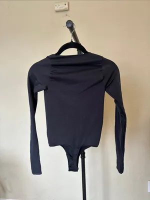 Skims ESSENTIAL LONG SLEEVE SCOOP NECK BODYSUIT Onyx Nwt Size S/M thumbnail 6