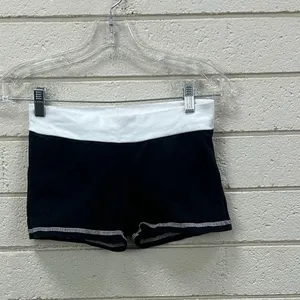 Brandy Melville Black & White Madelyn Contrast Lounge Shorts one size thumbnail 8