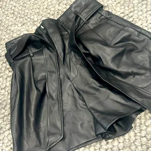 Zara‎ Faux Leather High Rise Shorts W Belt thumbnail 1