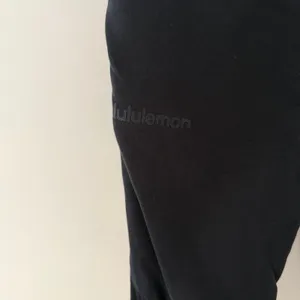 Lululemon Scuba High-Rise Jogger Pant Black Fleece Pockets Women Size 4 thumbnail 5