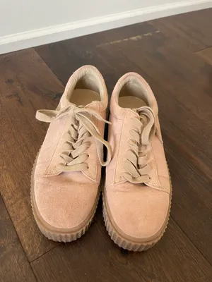Sneaker thumbnail 2
