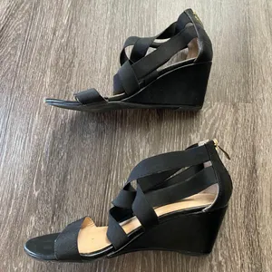 Liz Claiborne Black Elastic Strap Wedges Women's Size 7.5 thumbnail 2