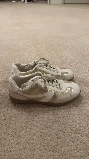 DV by Dolce Vita Gold and White Sneakers Low-Top thumbnail 3