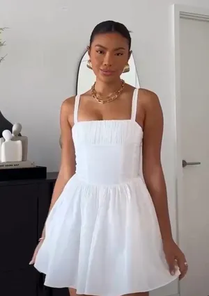 NWT White VOLUMINOUS SKIRT DRESS. Size Medium thumbnail 1
