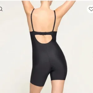 Skims Deep Plunge Shapewear Mid Thigh Bodysuit Black NWT NEW Small Onyx thumbnail 7