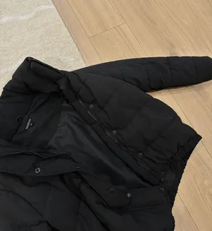 Boohoo Cropped Black Puffer Jacket thumbnail 2