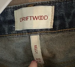 Driftwood Kelly Mid-Rise Cropped Bootcut Jeans - Medium Wash Size 29x31 thumbnail 3
