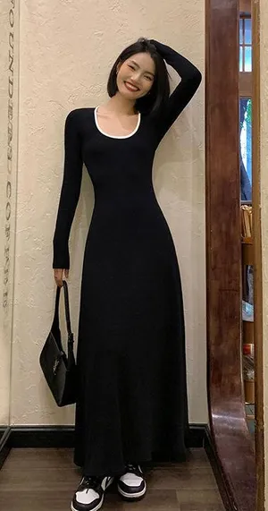 Black Long Sleeve Contrast-Trim Maxi Dress thumbnail 3