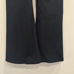 Betabrand‎ Black Mid-Rise Flare Pull-On Ponte Dress Yoga Pants XS Petite Career thumbnail 6