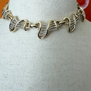 Vintage Gold Tone Sculptural Twisted Ribbon Link Statement Necklace thumbnail 2