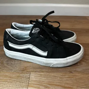 Vans Black Suede Unisex Low-Top Sneakers, Size 7.5 thumbnail 2