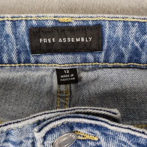 Free Assembly Jeans Womens 12 (33x30) Super High Rise Straight Patchwork Raw Hem thumbnail 4