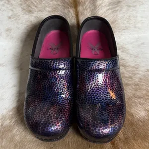 Dansko Purple‎ iridescent Scaled Clogs Size 7.5 B86 thumbnail 3