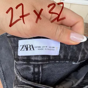 Zara black high-waisted straight-leg slim fit jeans Size 4 / inseam 32 thumbnail 3