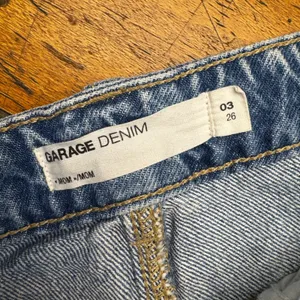 Garage Denim Mom Jeans Blue Distressed Ripped High Rise‎ Womens Size 03 26 thumbnail 4