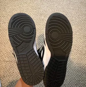 Panda Nike Dunk Low thumbnail 3
