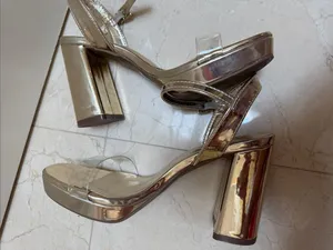 Sugar Gold Metallic Block Heel Sandals Size 6.5 thumbnail 4