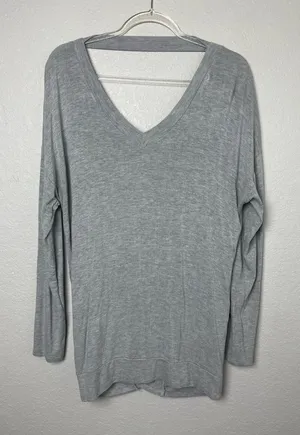 Le Lis Heather Gray V-Neck Open Criss Cross Back Long Sleeve Top Size M thumbnail 1