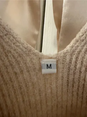 Neutral Cream V thumbnail 2